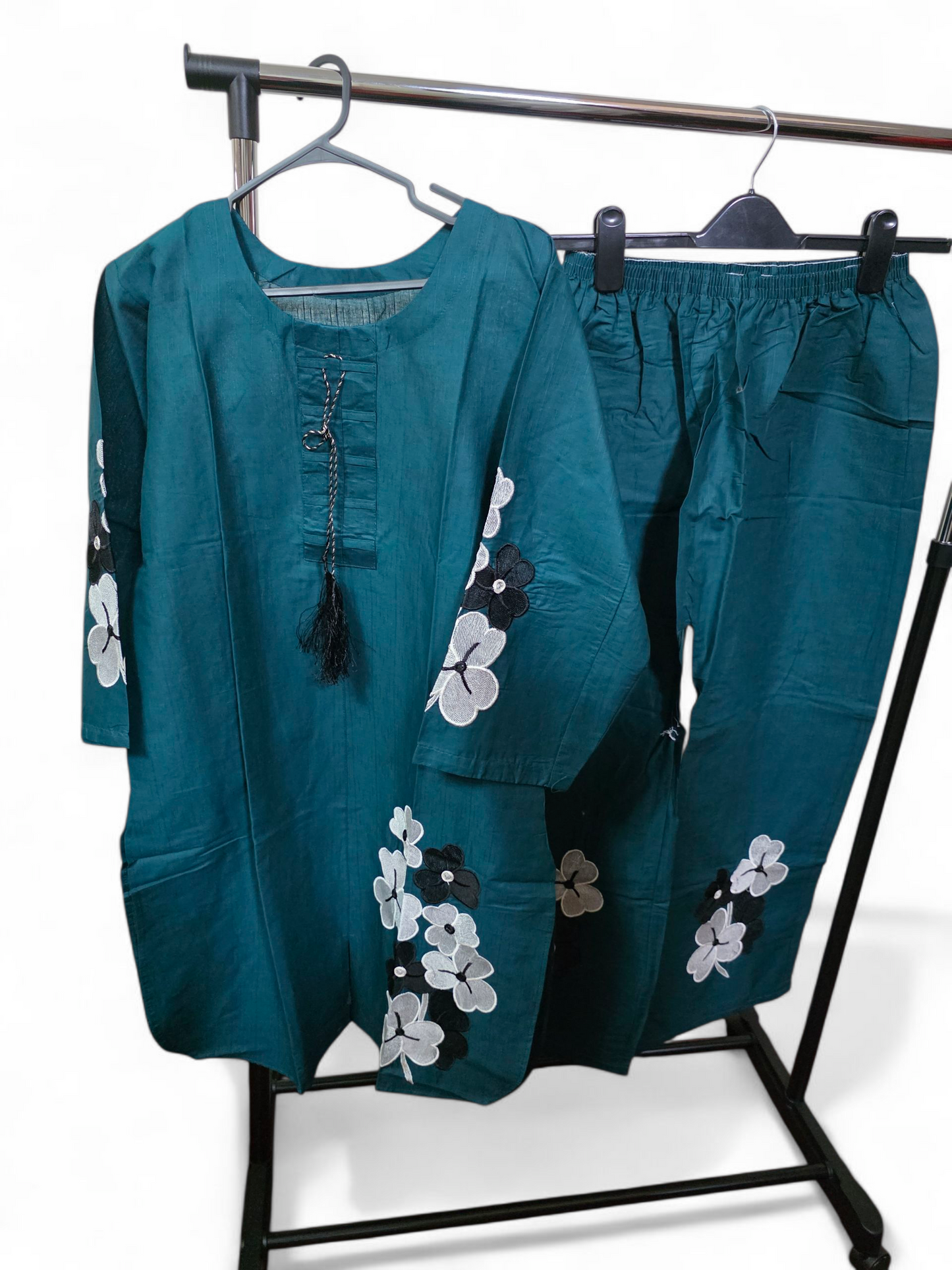 Beautiful 2pc coord set, floral embroidered