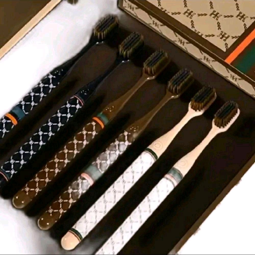 Luxury toothbrush set