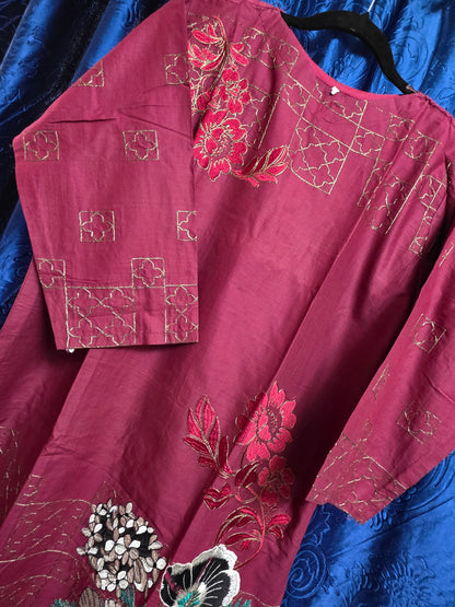 Embroidered mehroon Kurta, M